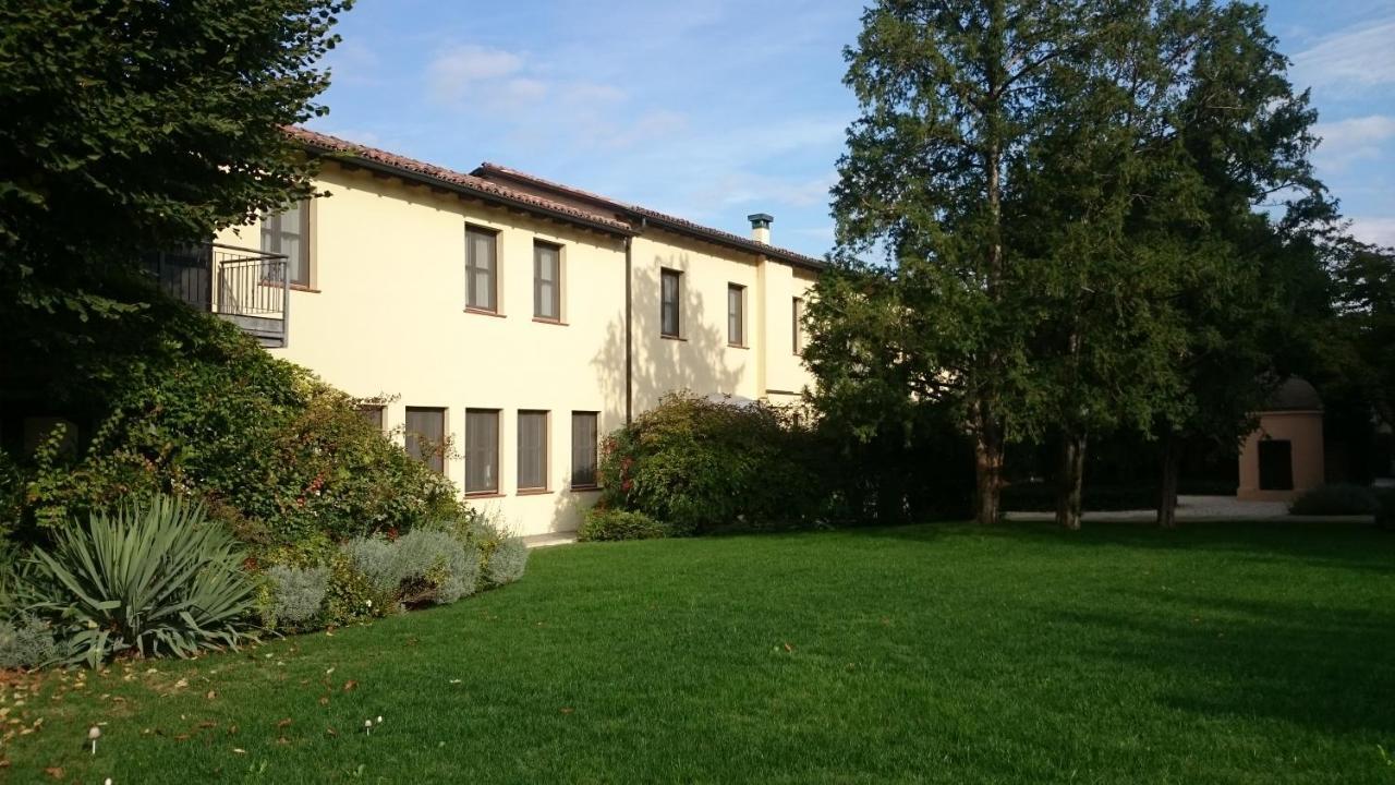 Hotel Villa Nabila Reggiolo Exterior photo